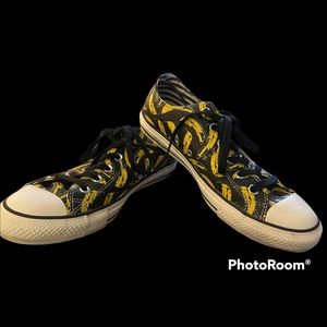 Banana converse!! Leather, size 10 and unique